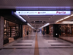 「京都駅前地下街　ポルタ」地下東口側から見たファッションエリア